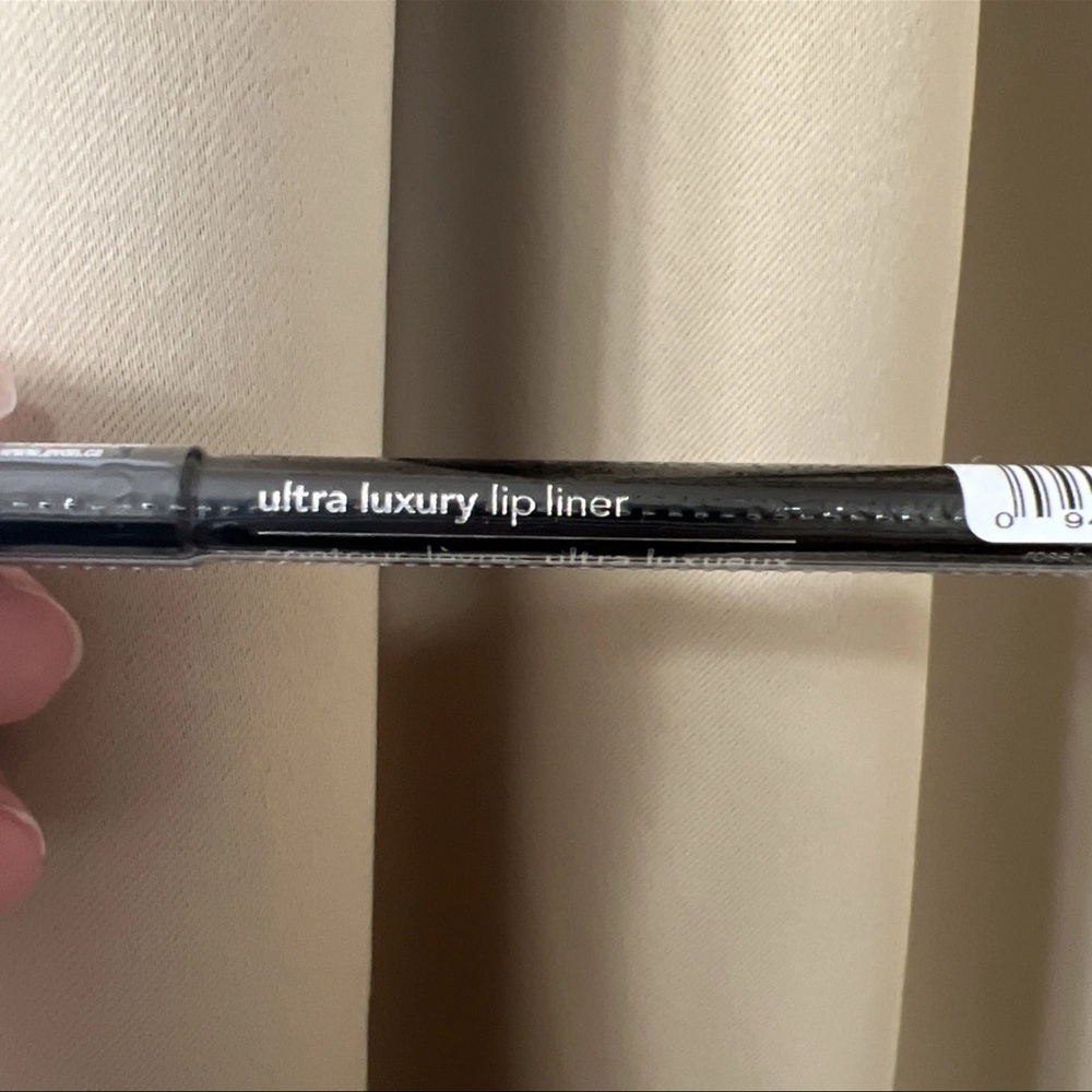 Avon Ultra Luxury Lip Liner